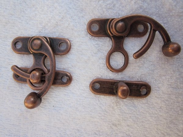 Hakenverschluss altkupfer einsetzbar als Taschenverschluss Maße: ca. 3,5 x 3,5 cm