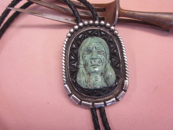 Bolotie Westernkrawatte Navajo, Silber, Türkis und Onyx geschnitzter Indianerkopf 6x4,5 cm